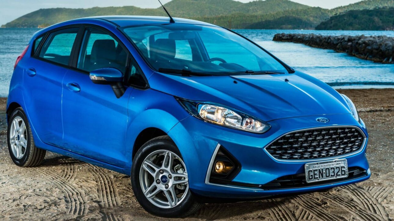 Ford Fiesta 1.6 ainda atrai em 2025 com baixo consumo, peças acessíveis e segurança básica. Veja por que o compacto segue valorizado.