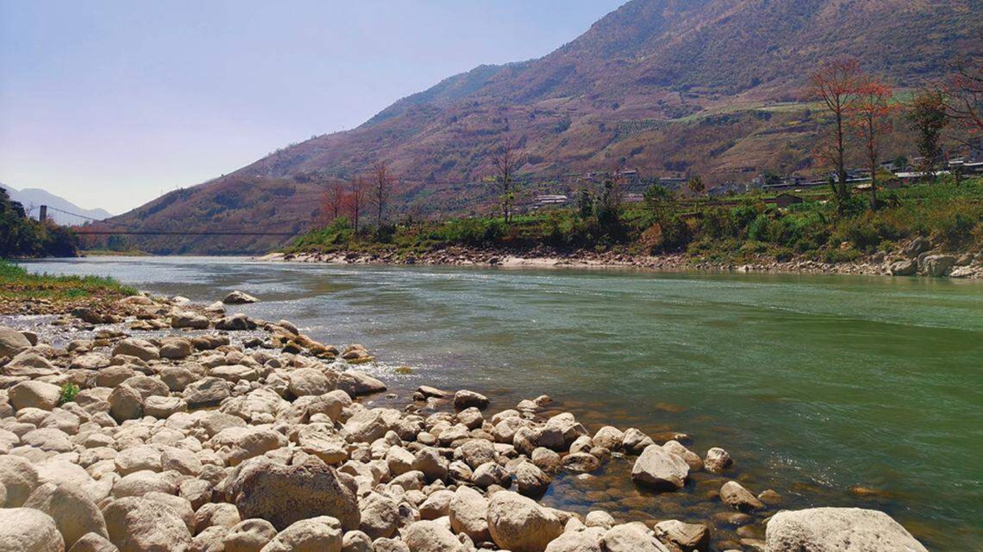 Após 20 anos de buscas, cientistas identificam o Bagarius protos, um peixe gigante e ancestral das águas profundas de Yunnan, na China.