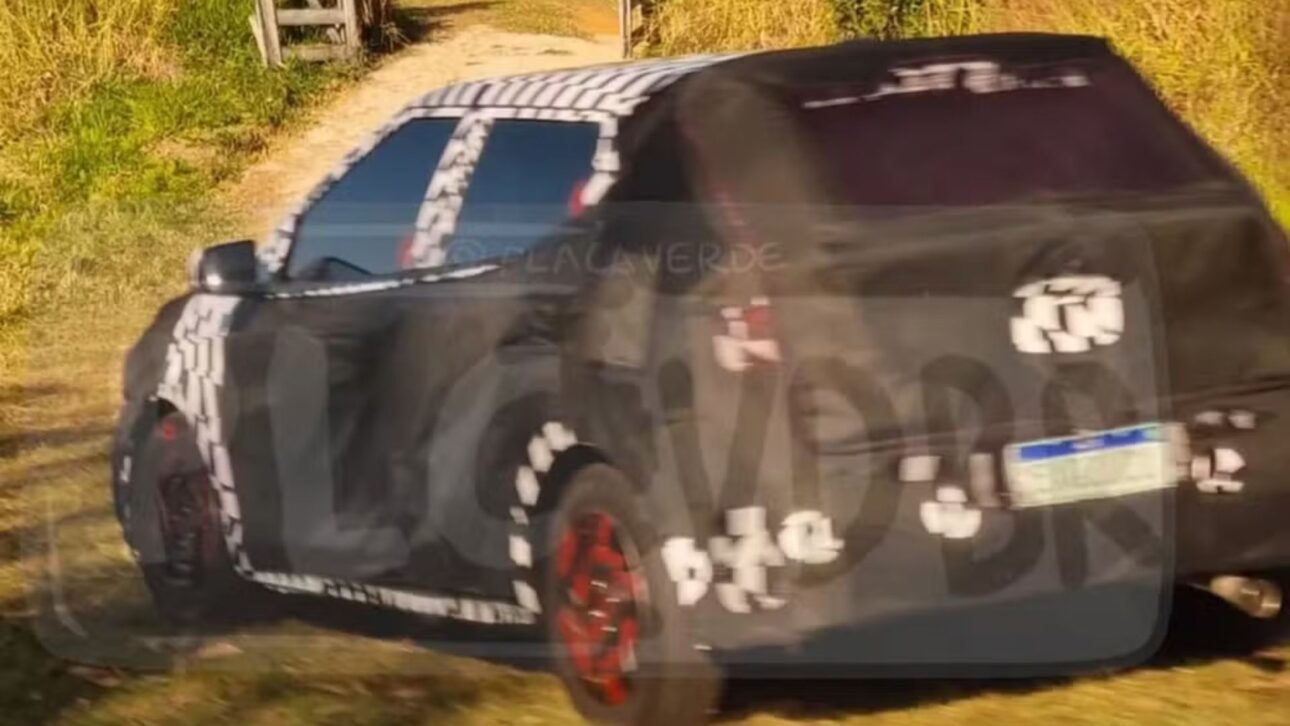 Novo Hyundai HB20 2026 chega maior, com design europeu, motor turbo e opção híbrida. Saiba o que muda no hatch mais vendido. (imagem: Placa Verde)