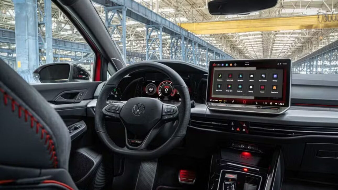 Volkswagen lança o Golf GTI Edition 50 com 325 cv, 0-100 km/h em 5,3 s, rodas forjadas e pacote Performance opcional. Conheça preços e detalhes.