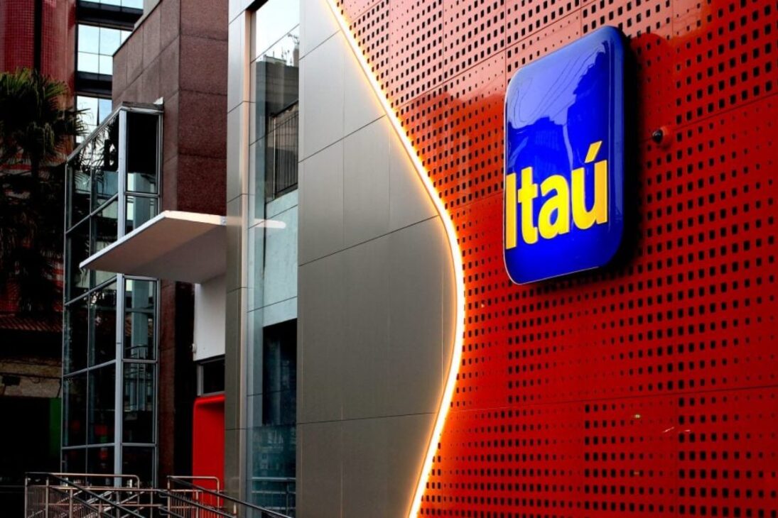 Itaú oferece até 10 salários extras a demitidos por baixa produtividade no home office após monitoramento digital de funcionários, diz sindicato