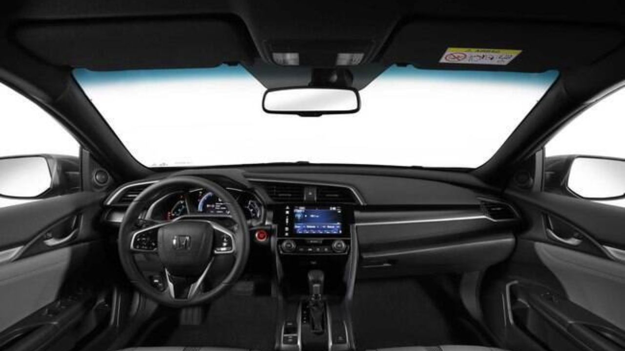 Sedã da Honda custando cerca de R$ 110 mil referência em dirigibilidade na categoria, Civic G10 oferece motor 2.0 aspirado de 155 cv, câmbio CVT eficiente e um porta-malas gigante