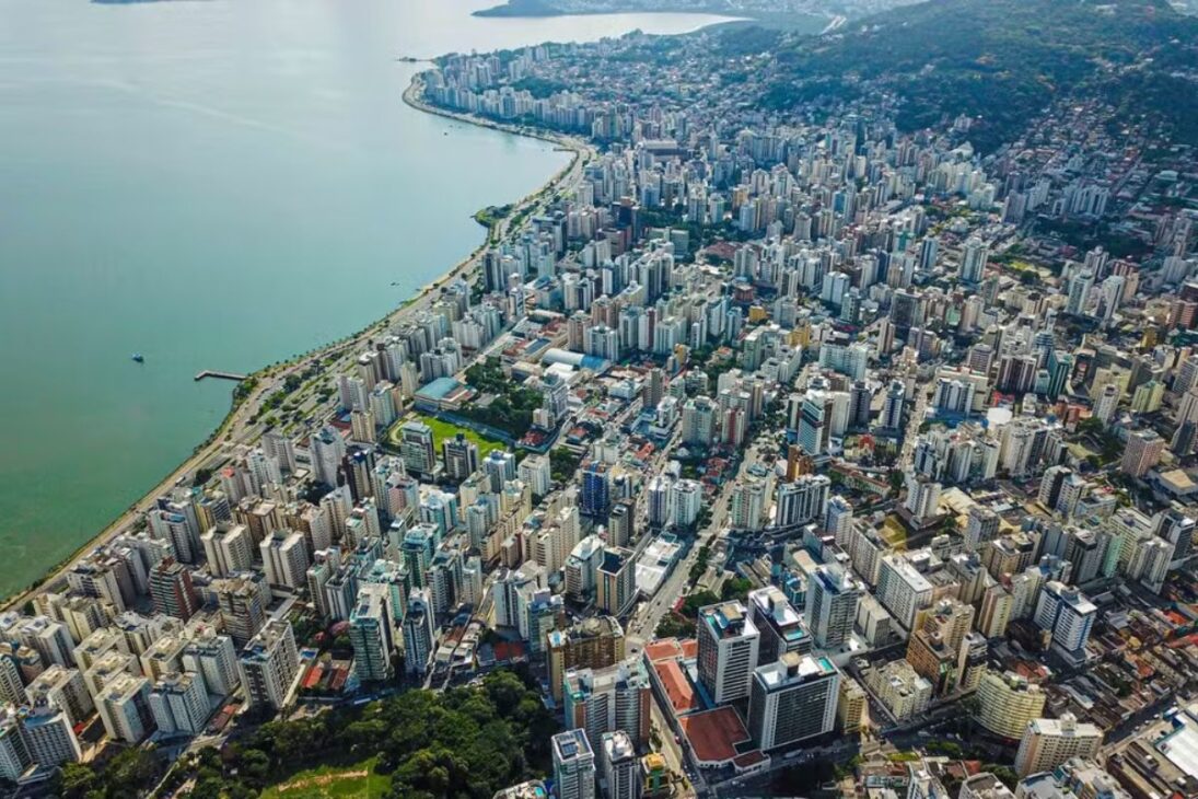 Virada histórica: pela primeira vez São Paulo perde moradores enquanto Santa Catarina atrai mais migrantes, empurrada por empregos formais, segurança e qualidade de vida