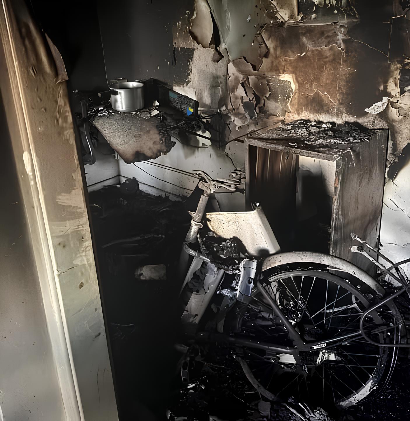 Com bateria de bicicleta elétrica ligada na tomada, explosão destrói apartamento no Rio de Janeiro durante a madrugada e reacende alerta sobre riscos em e-bikes