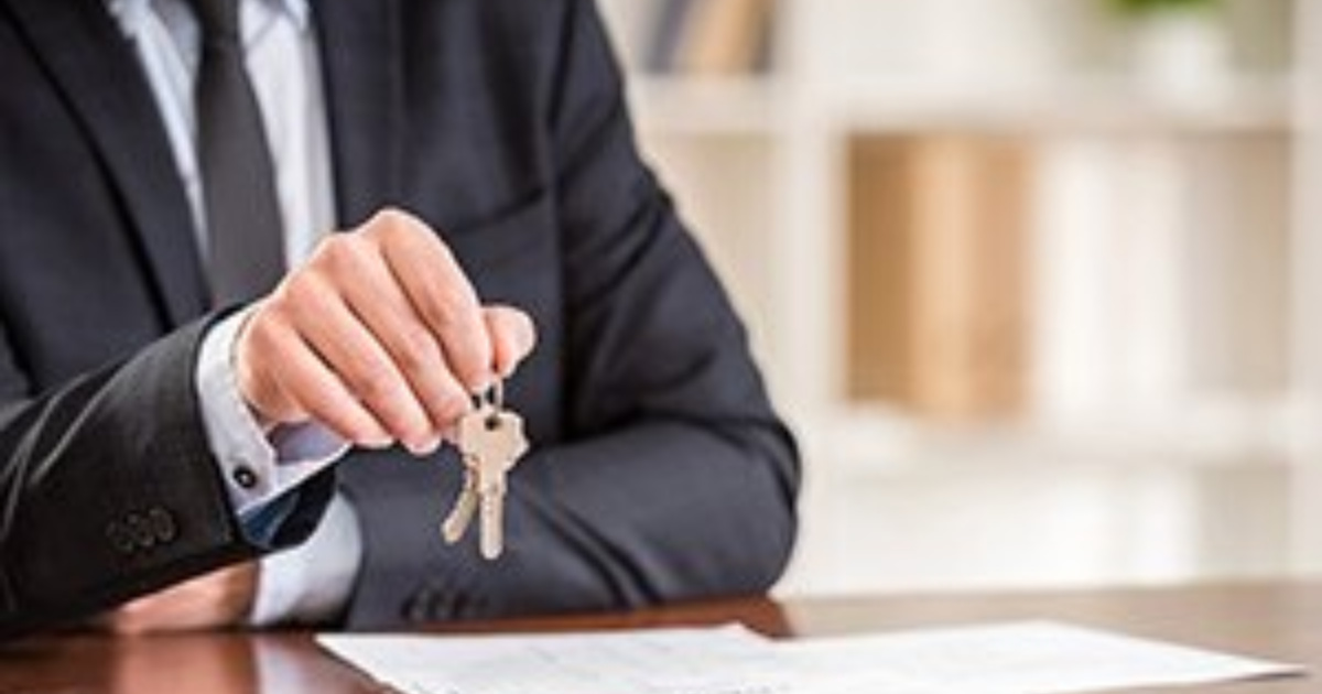 Saiba como identificar cobrança indevida de caução acima de três aluguéis, calcular o valor excedente e pedir reembolso com correção.