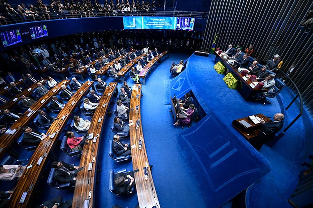 Sessão no Senado Federal durante análise de projeto que amplia a isenção do Imposto de Renda em 2025.