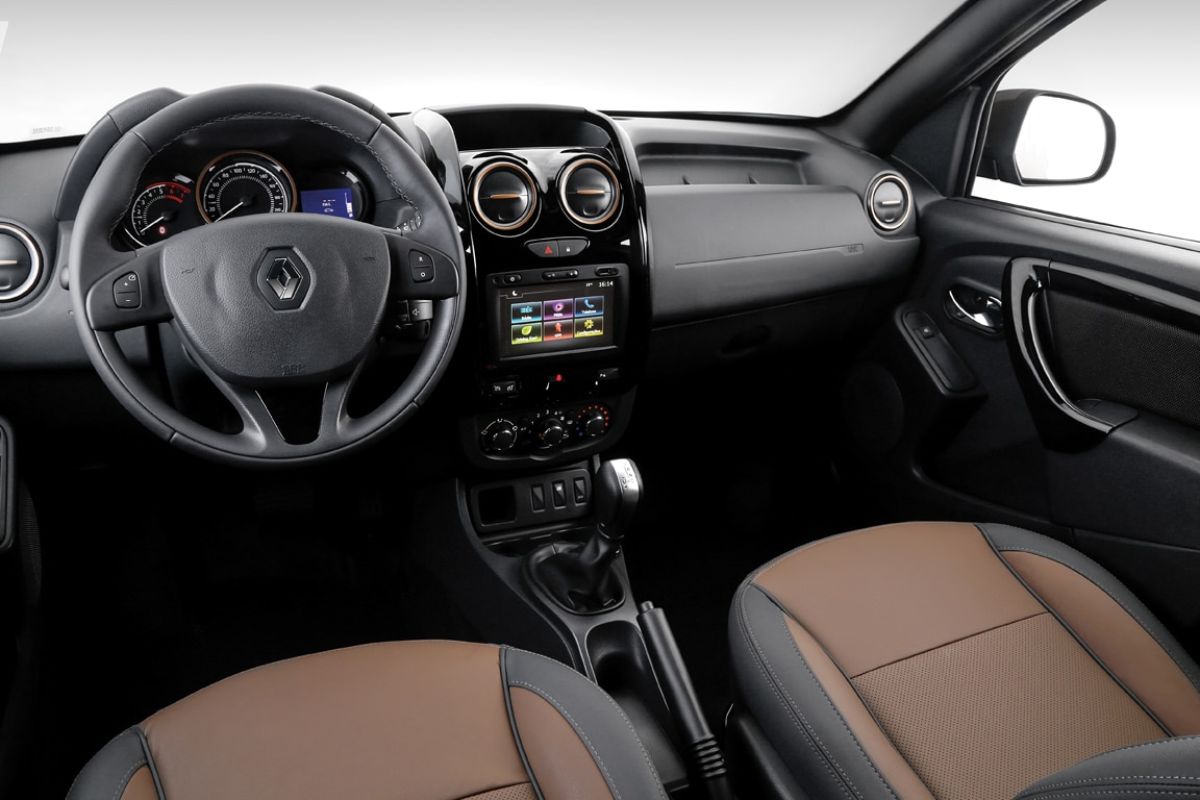 O Renault Duster 1.6 2014 se destaca entre os SUV usados por oferecer manutenção barata, baixo custo de propriedade e porta-malas de 475 litros, unindo robustez, espaço e economia em um pacote racional e acessível.