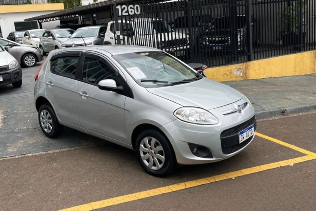 Guia dos melhores carros até 30 mil com motor econômico, manutenção barata, foco no consumo na cidade e dicas práticas para escolher seu carro usado com segurança e custo total baixo.

