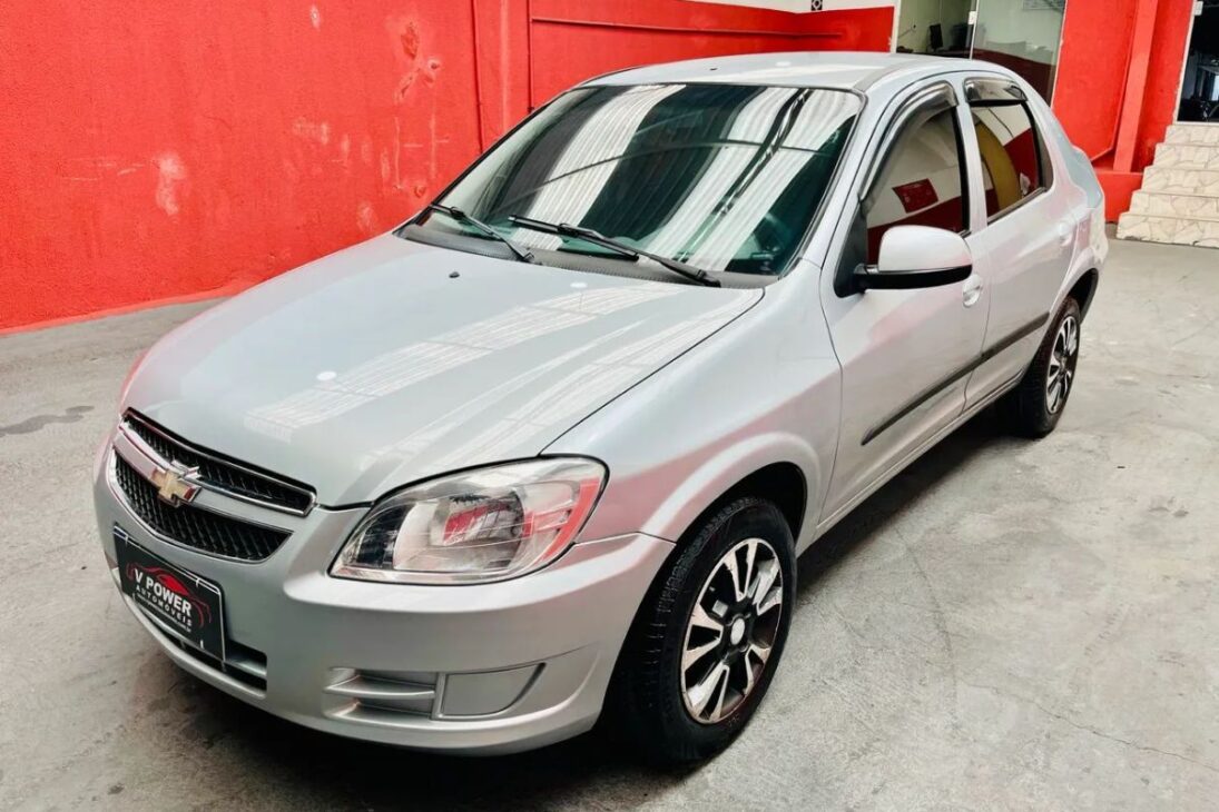 Guia dos melhores carros até 30 mil com motor econômico, manutenção barata, foco no consumo na cidade e dicas práticas para escolher seu carro usado com segurança e custo total baixo.

