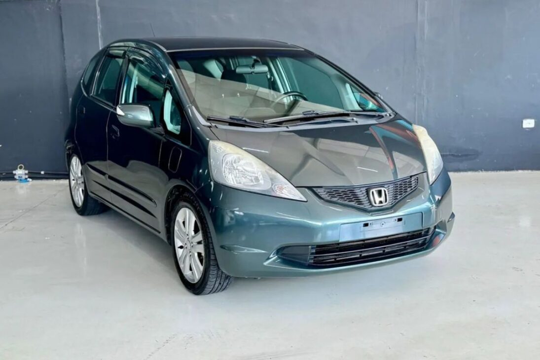 Guia dos melhores carros até 30 mil com motor econômico, manutenção barata, foco no consumo na cidade e dicas práticas para escolher seu carro usado com segurança e custo total baixo.

