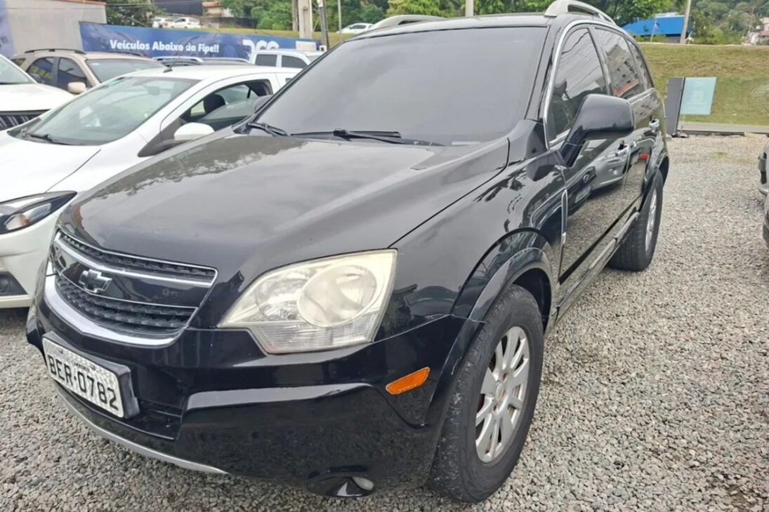 Entre os carros usados até R$ 40 mil, muitos escondem riscos de oficina, manutenção pesada e surpresa no orçamento. Veja por que certos SUV e sedã podem virar armadilhas.