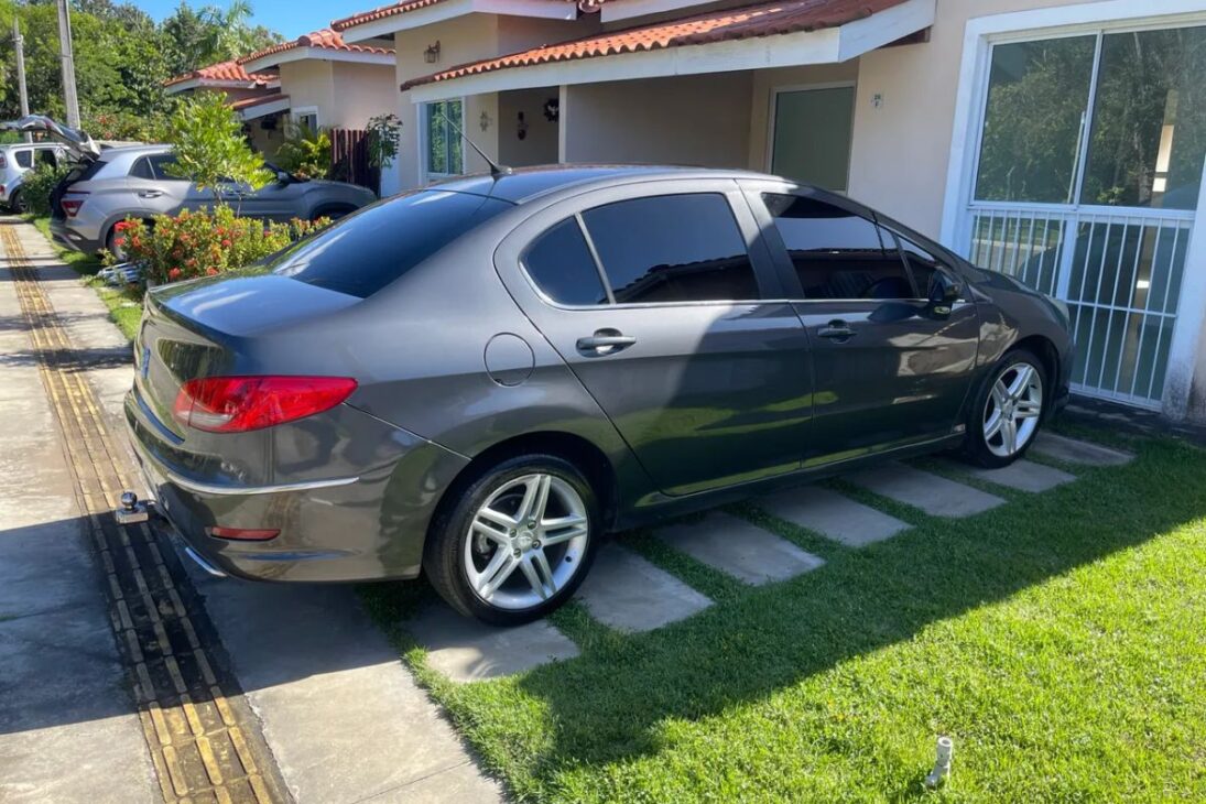 Entre os carros usados até R$ 40 mil, muitos escondem riscos de oficina, manutenção pesada e surpresa no orçamento. Veja por que certos SUV e sedã podem virar armadilhas.