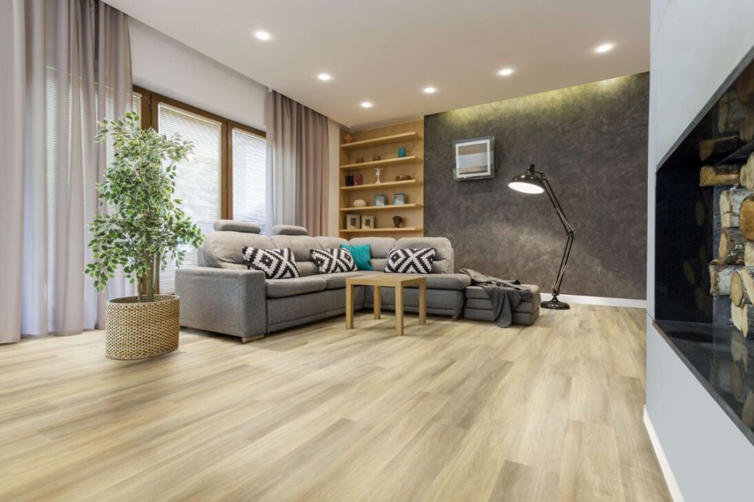 Casas modernas abandonam o porcelanato e adotam o piso vinílico como novo padrão de elegância, economia e conforto no design de interiores