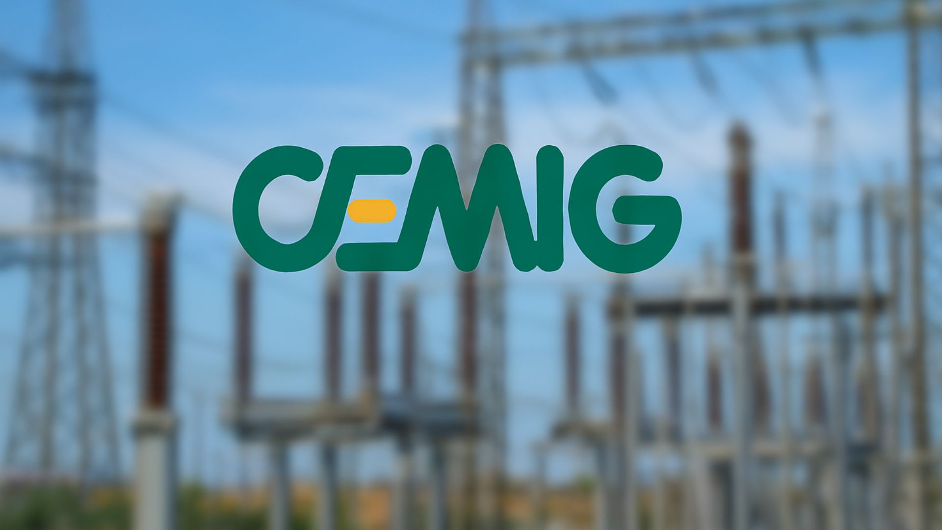 Sistema moderno de distribuição de energia elétrica com o logotipo da Cemig em destaque central, sobre fundo levemente desfocado de subestação e torres de transmissão.