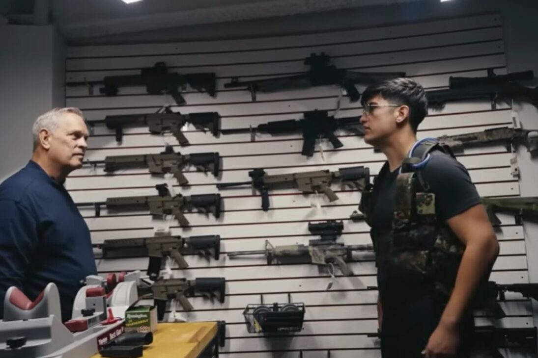 Com 15 andares subterrâneos, o bunker do fim do mundo funciona como bunker de luxo com piscina, cinema, mercado próprio e serviços médicos completos, oferecendo a bilionários apartamentos blindados, estoques extensos, segurança armada permanente e proteção máxima sem abrir mão de conforto absoluto diário garantido em longas crises globais prolongadas