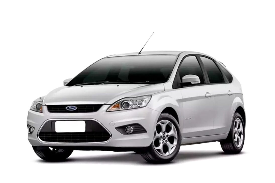 O hatch da Ford Focus 2.0 Titanium entrega conforto e dinâmica afiada, encara o câmbio Powershift e a desvalorização frente ao Chevrolet Cruze, mostrando por que o Ford Focus ainda é opção forte no mercado.