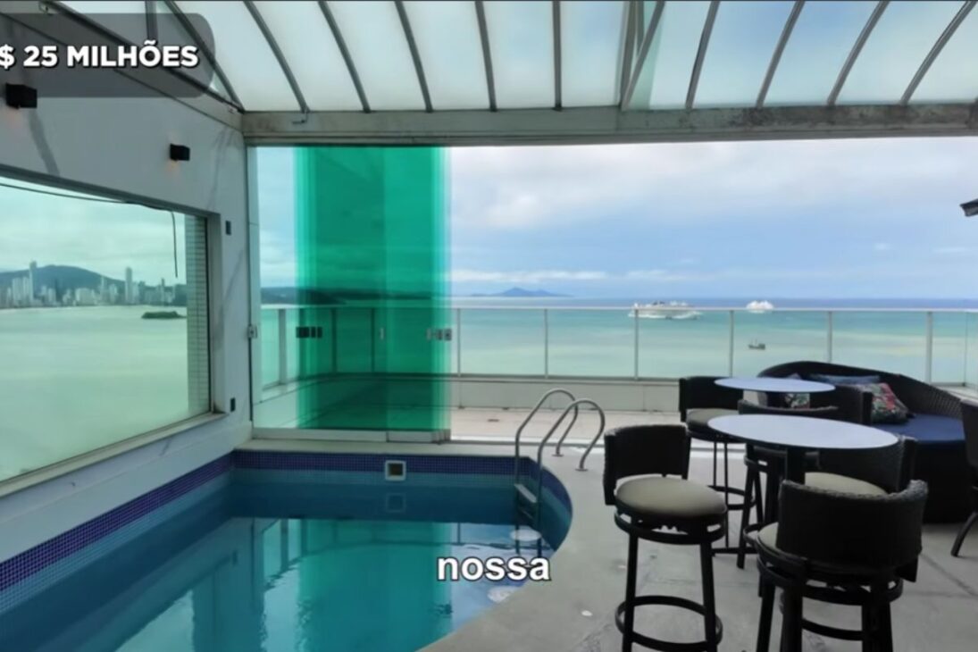 Num triplex de alto padrão em Balneário Camboriú, com piscina na sala e vizinhos milionários discretos, o status vira vitrine, mas também levanta dúvidas sobre custo e retorno