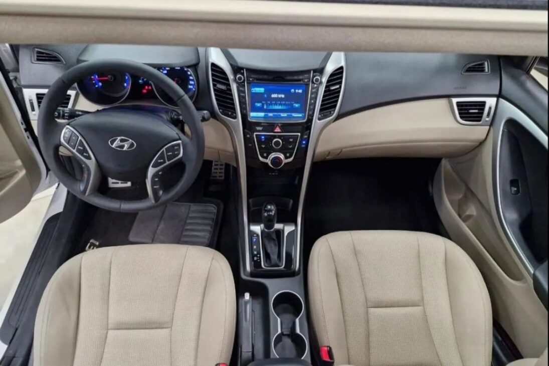 Descubra por que o hatch da Hyundai i30 ainda se destaca no mercado de usados, combinando suspensão independente, bom consumo e pacote de equipamentos difícil de superar
