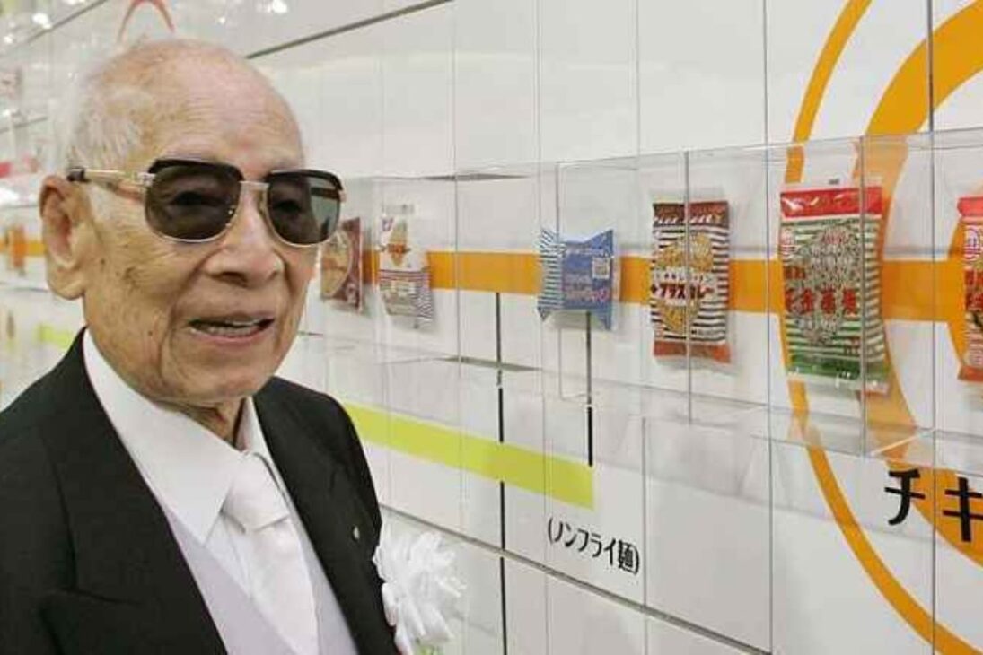 Veja como o Cup Noodles transforma massa em macarrão instantâneo usando farinha de trigo, óleo de palma e processo industrial preciso para garantir sabor em cada copo.

