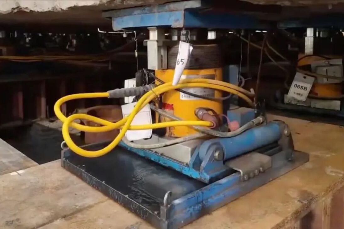 Engenharia chinesa faz o impossível: 432 robôs deslocam edifícios de 100 anos em Xangai para erguer um complexo subterrâneo de 53 mil m²