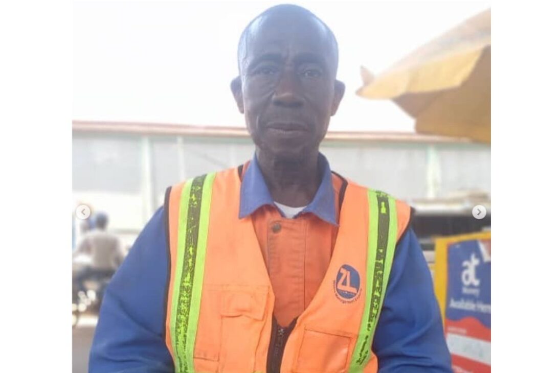 Funcionário humilde, coletor de lixo, devolveu o dinheiro e virou história de honestidade e exemplo de caráter para o país.