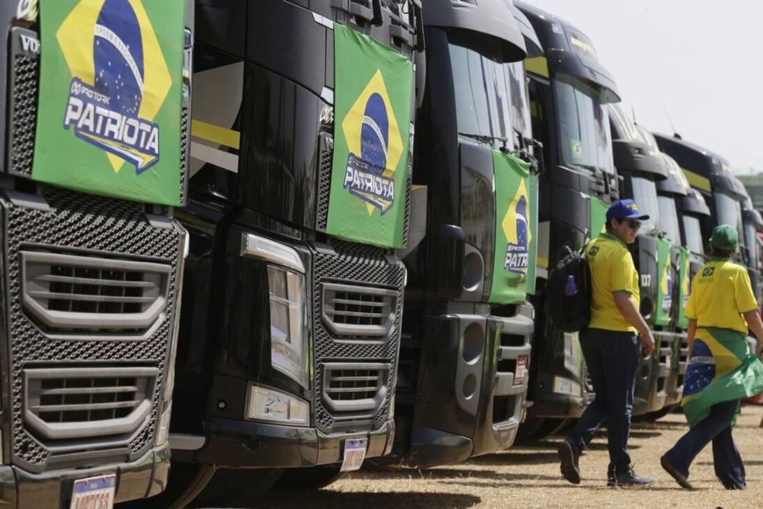 Há 7 anos, a greve dos caminhoneiros parou o país, elevou o preço do diesel, expôs bloqueios em rodovias, desabastecimento de combustíveis e debate sobre tabela mínima de frete na economia brasileira