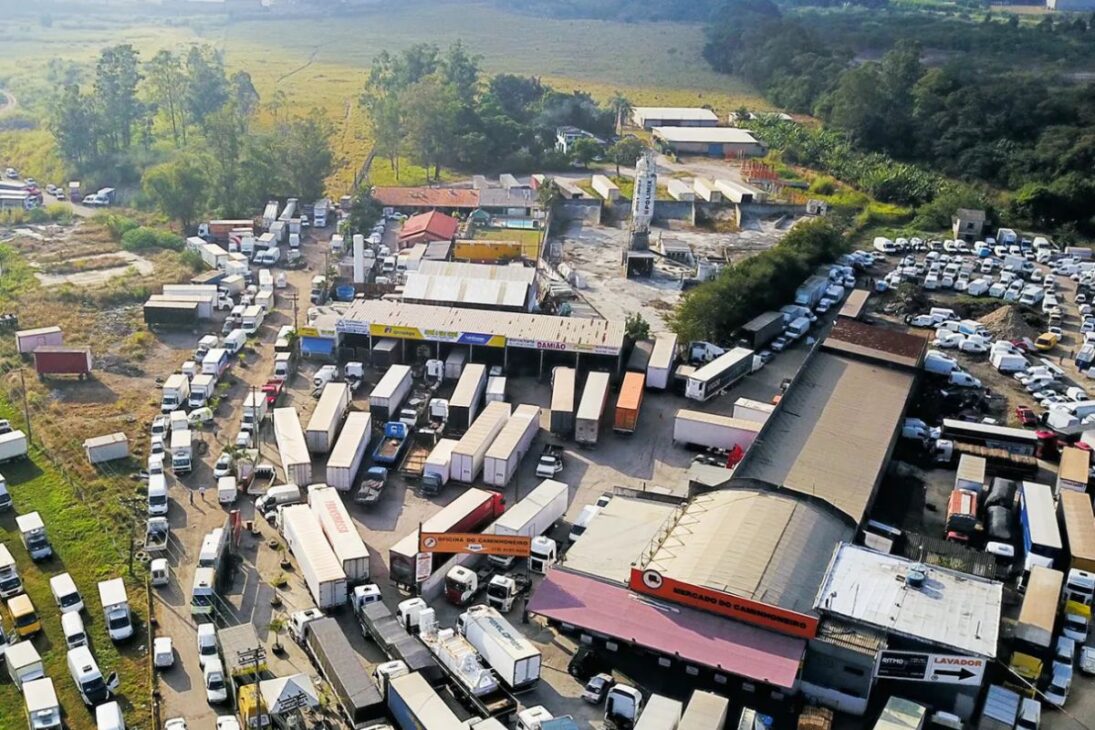 Há 7 anos, a greve dos caminhoneiros parou o país, elevou o preço do diesel, expôs bloqueios em rodovias, desabastecimento de combustíveis e debate sobre tabela mínima de frete na economia brasileira