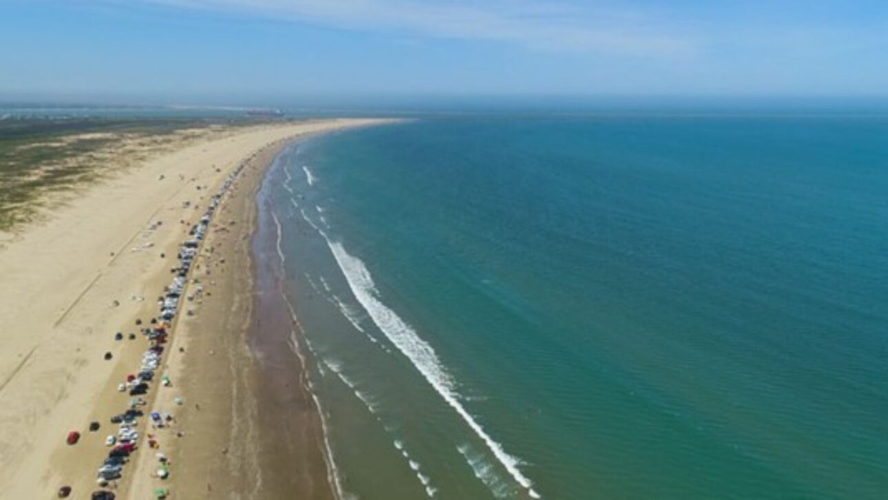 Fenômeno na Praia do Cassino intriga moradores: objetos somem no mar e reaparecem dias depois, segundo especialistas da região.