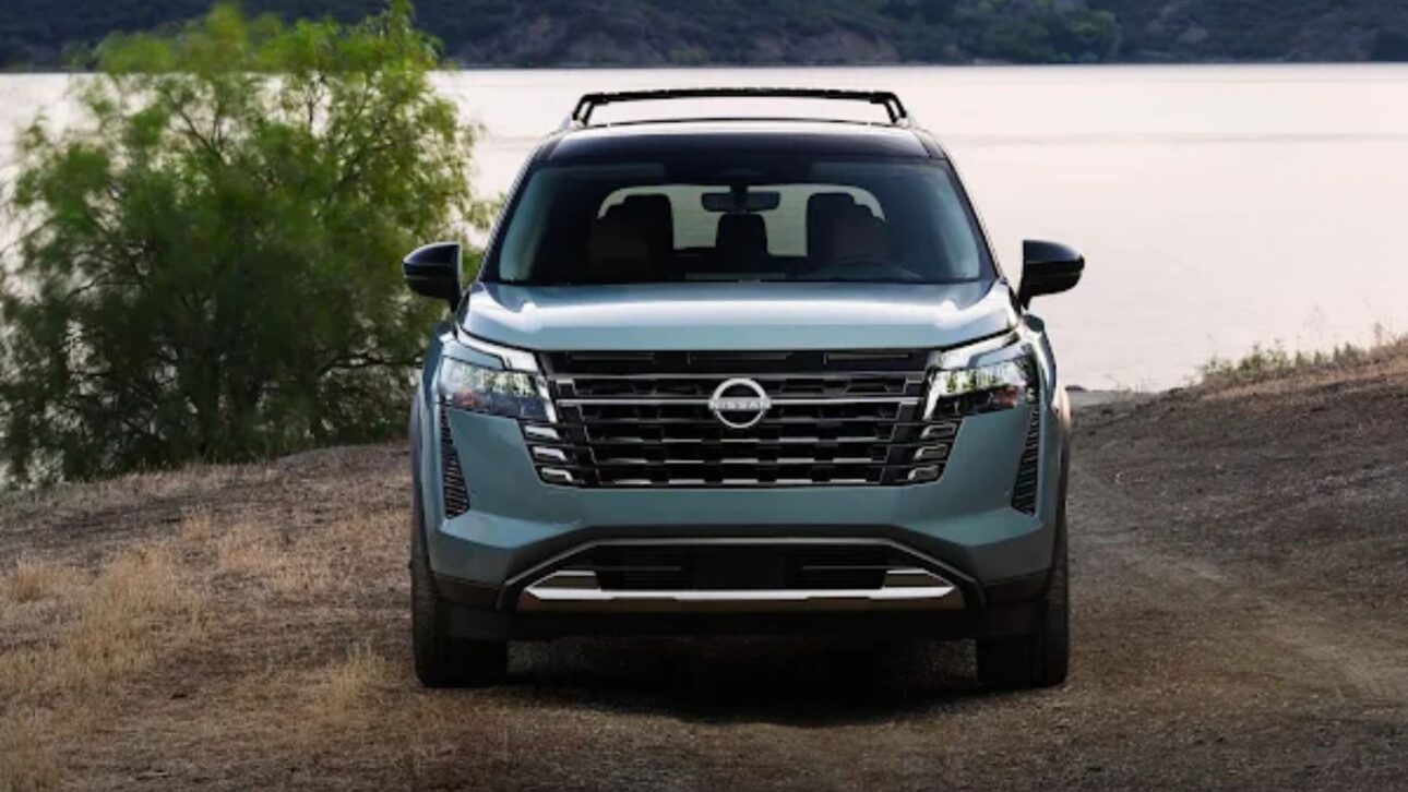 Descubra o Nissan Pathfinder 2026 com motor V6 de 284 cv, 7 modos off-road, câmera com visão “invisível” do capô e central multimídia de 12,3”.