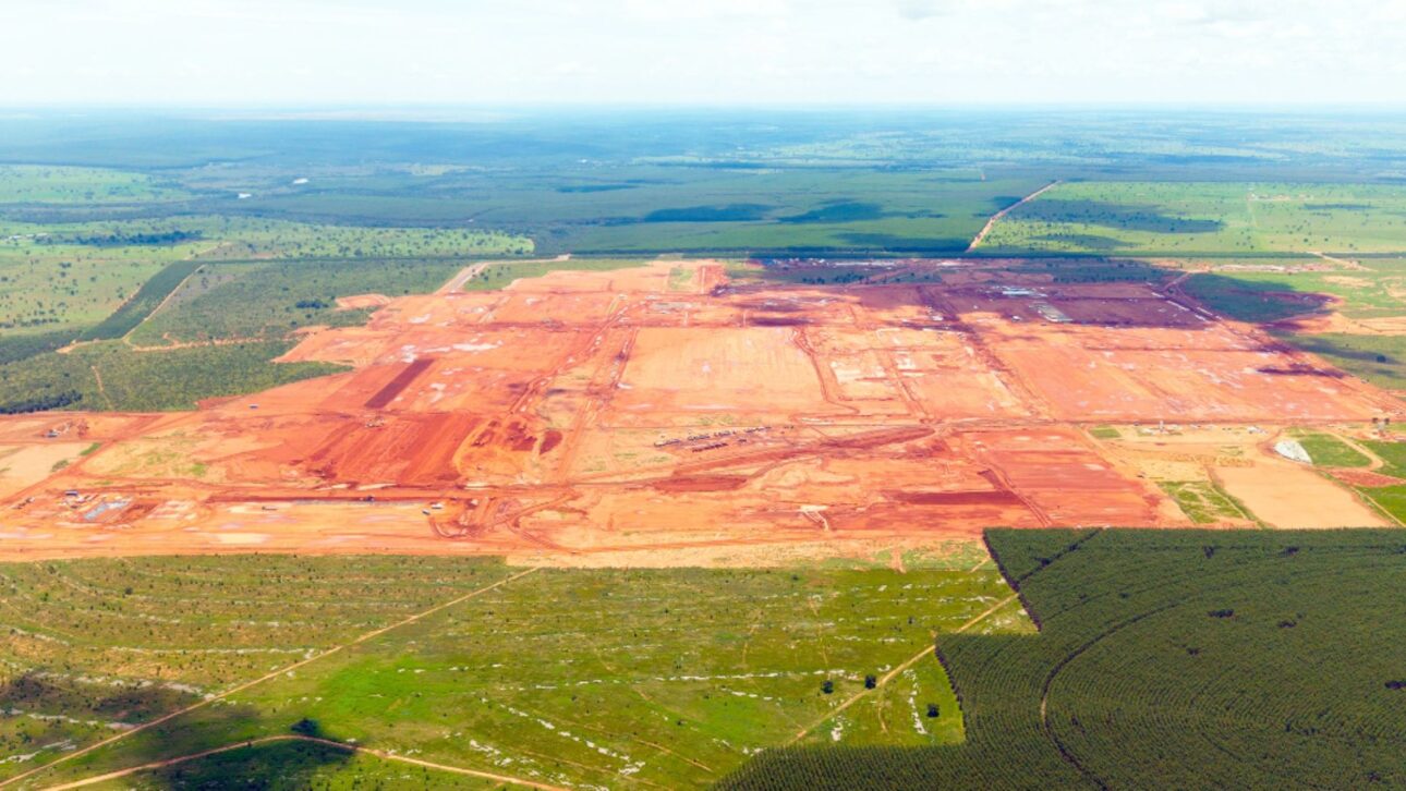 Arauco investe R$ 25 bilhões na maior fábrica de celulose em etapa única, em Inocência, com geração de energia renovável e milhares de empregos.