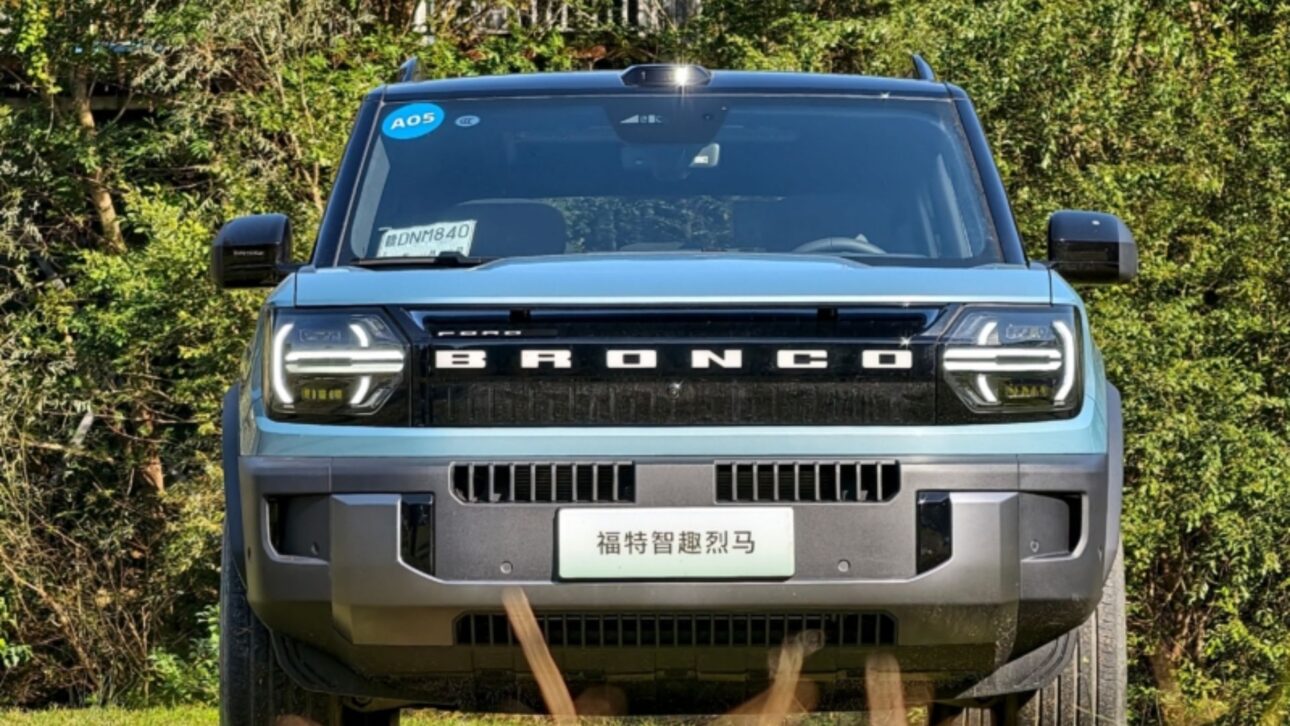Novo Ford Bronco elétrico estreia na China com até 1.220 km de autonomia, HUD de 70”, motores duplos e tecnologias avançadas de assistência.