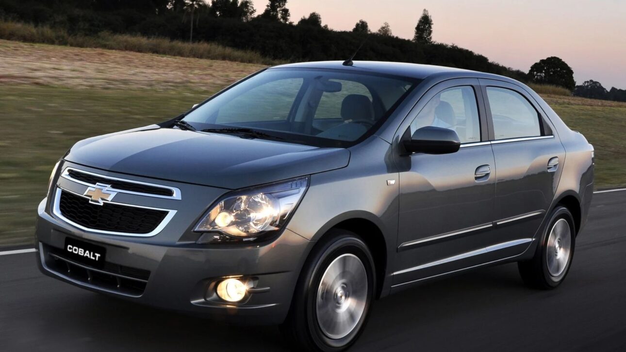 Chevrolet Cobalt 1.8 automático destaca-se pelo espaço interno e câmbio de seis marchas, forte alternativa entre usados até 50 mil. (Imagem: Divulgação/Chevrolet)