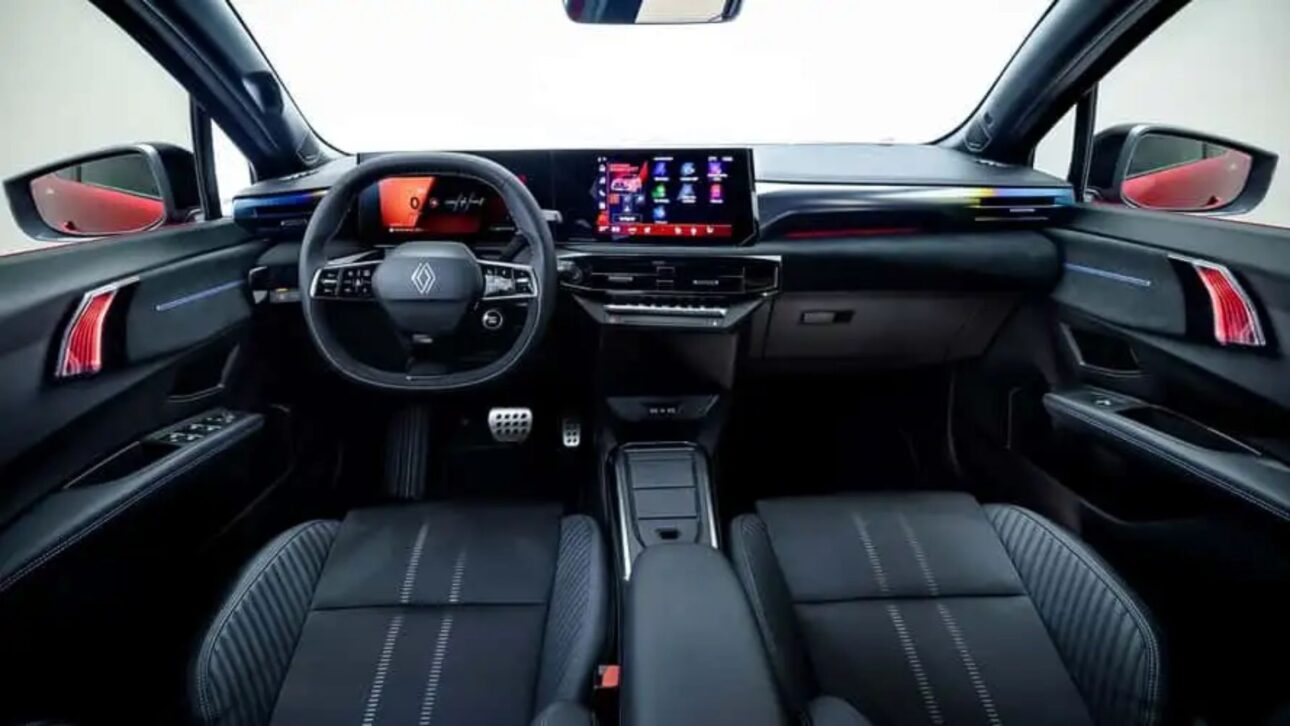 Renault Clio híbrido 2025 chega maior, mais potente e eficiente, com câmbio multimodo e 160 cv, destacando desempenho e baixo consumo.