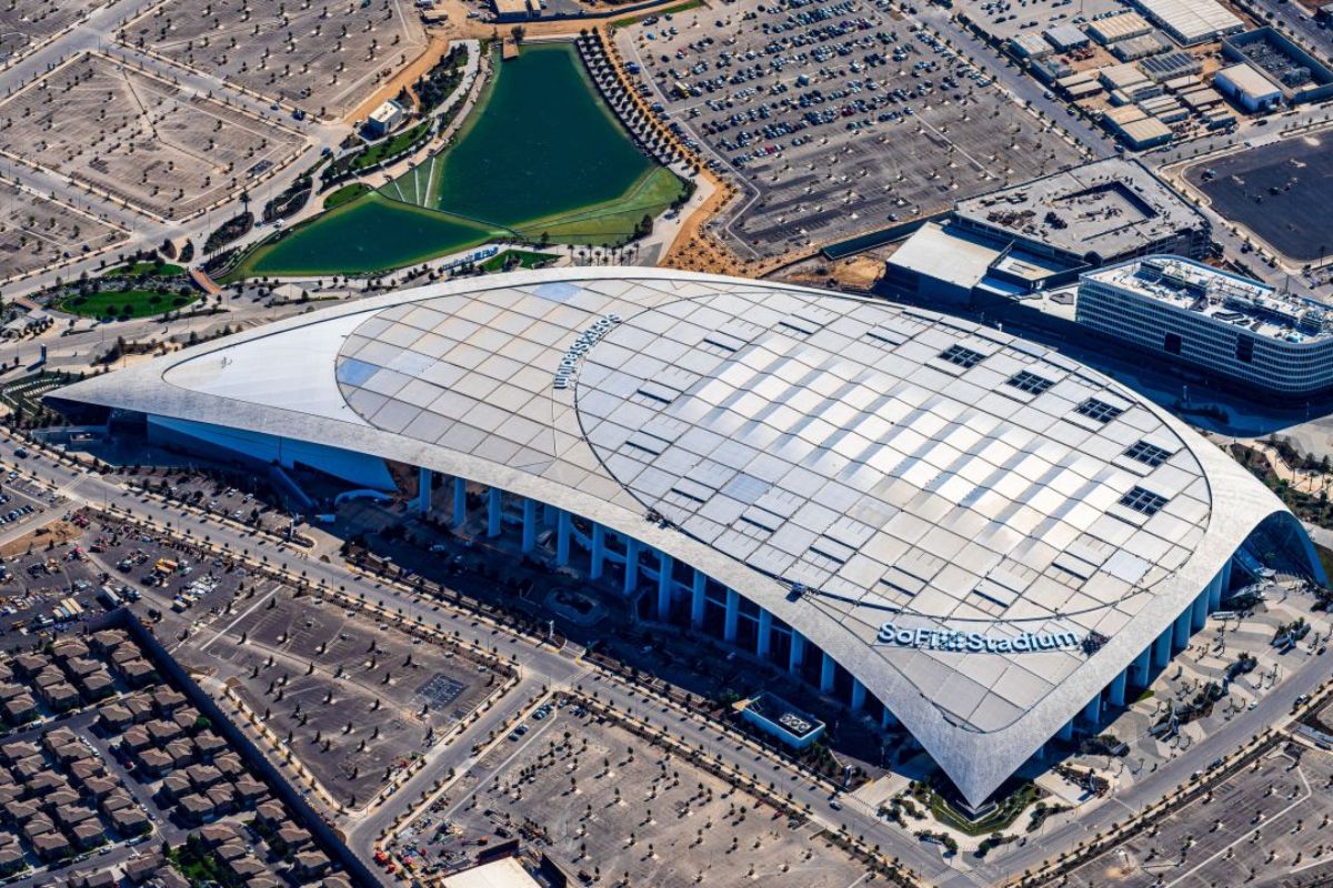 Estádio mais caro do mundo, o SoFi Stadium terá teto de vidro, telão de 360 graus e será um dos palcos da Copa de 2026.