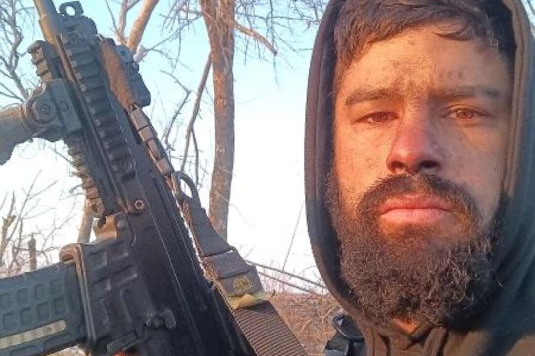 Brasileiros que deixaram o país para lutar na guerra na Ucrânia encaram ataques com drones, trincheiras sob bombardeio constante e a saudade da família, em uma rotina de risco extremo.