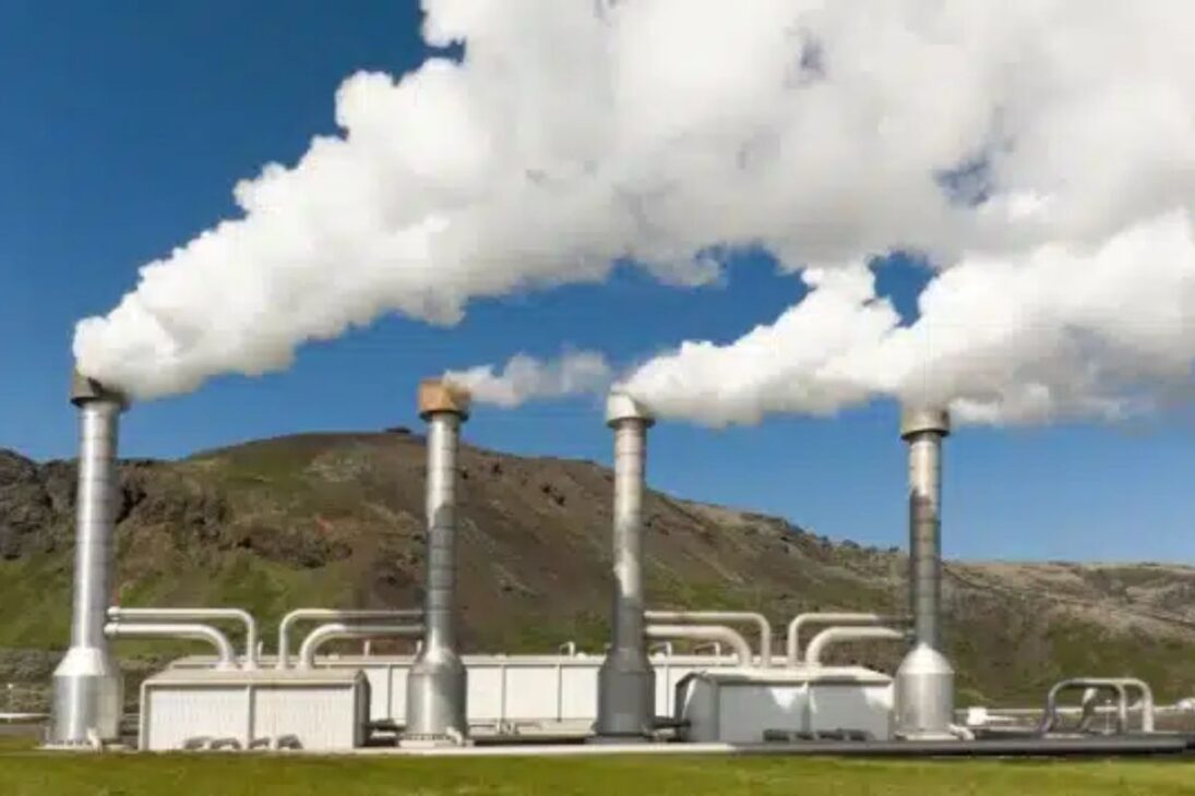 energia geotérmica ganha tração no podcast Babbage e na The Economist; indústria do petróleo acelera, reabre comparação com energia nuclear.