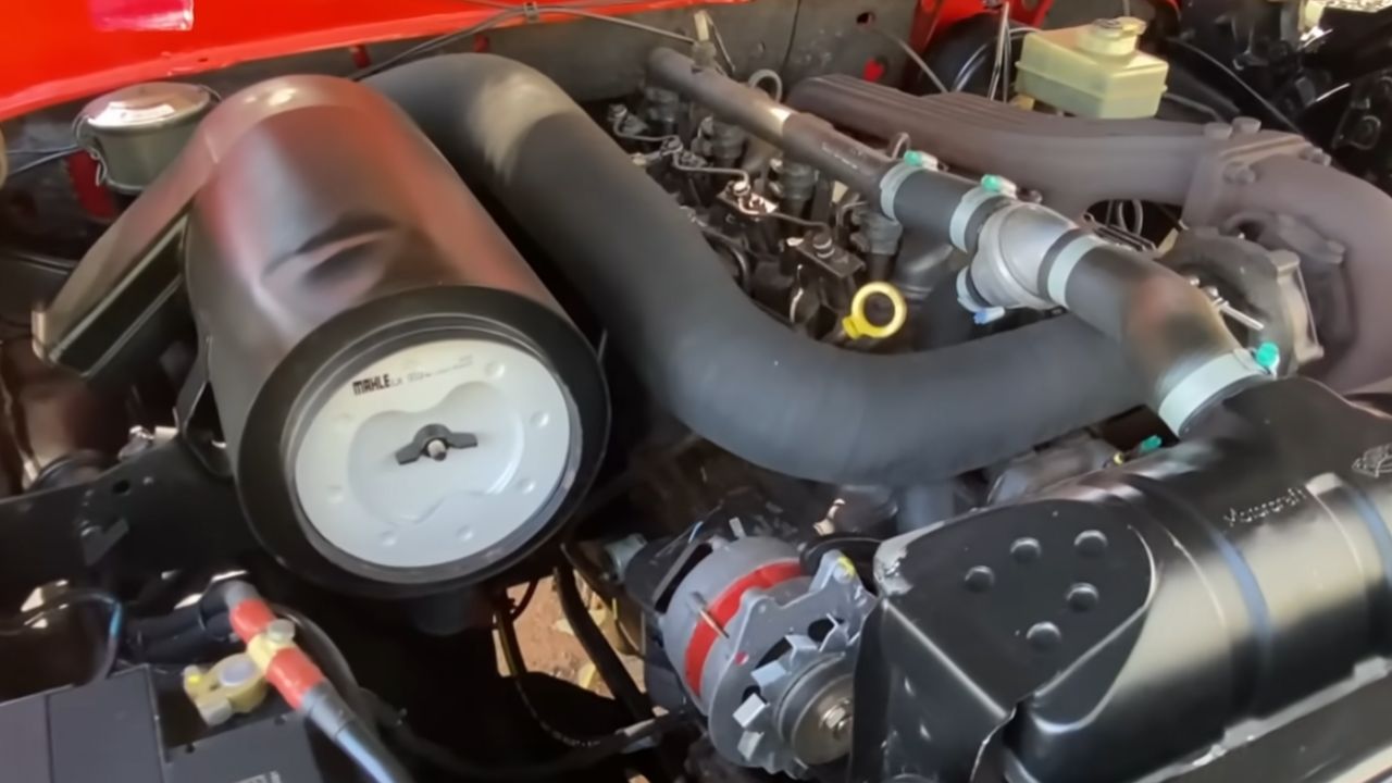 F1000 Turbo 1991 com motor MWM turbodiesel entrega força bruta e marcou as picapes brasileiras como ícone entre os clássicos de estrada.