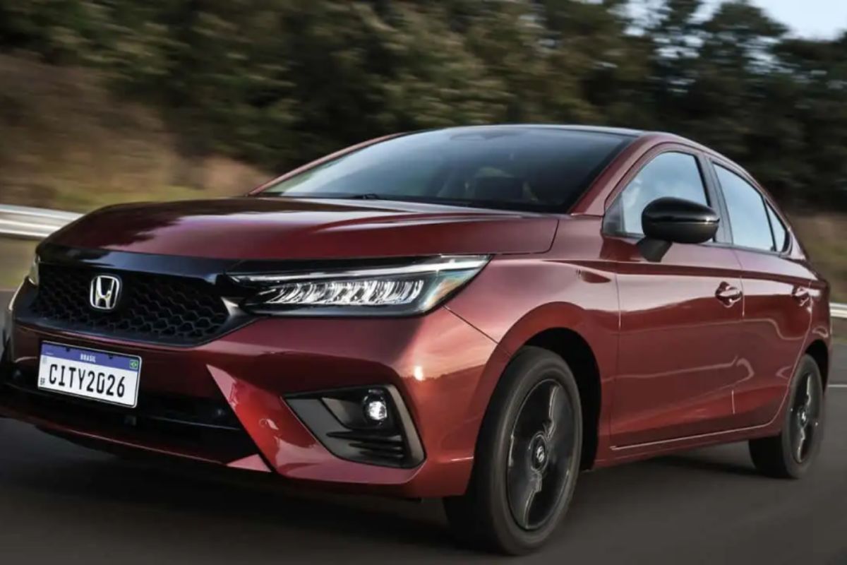 Honda City Hatchback lidera entre hatches compactos ao unir bancos Magic Seat, pacote Honda SENSING, seis airbags e consumo eficiente, entregando segurança e versatilidade no dia a dia.