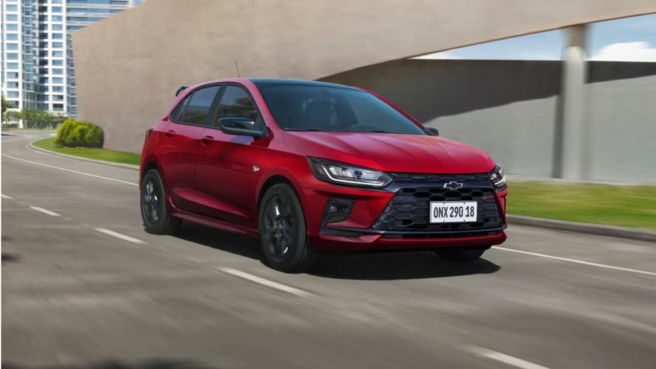 O Chevrolet Onix reage no mercado com 9.524 vendas em novembro, supera 71 mil no ano e reforça competitividade com versões até R$ 130 mil.