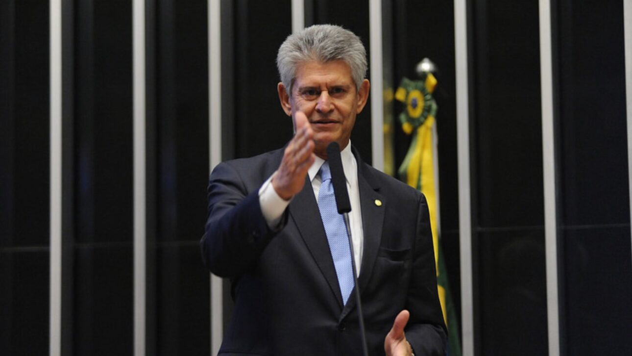 O deputado Afonso Motta (PDT-RS) é autor do projeto que reforça a reserva mínima de vagas para idosos em estacionamentos. (Imagem: reprodução)