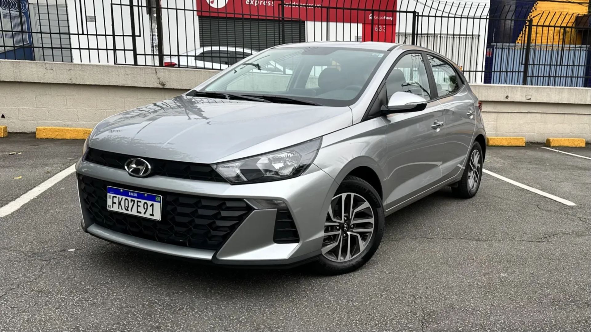 Hyundai HB20 Limited 2026 entra em promoção nacional, cai para R$ 89.990, traz motor 1.0 econômico, até 15,4 km/l, seis airbags e multimídia de 8 polegadas.