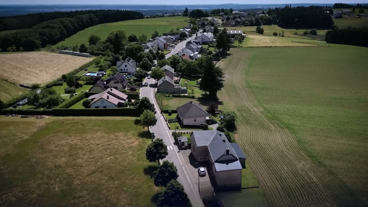 História de luxemburgueses barrados a caminho do Brasil no século 19 revela origem do vilarejo Novo Brasil e estigma social que marcou gerações.