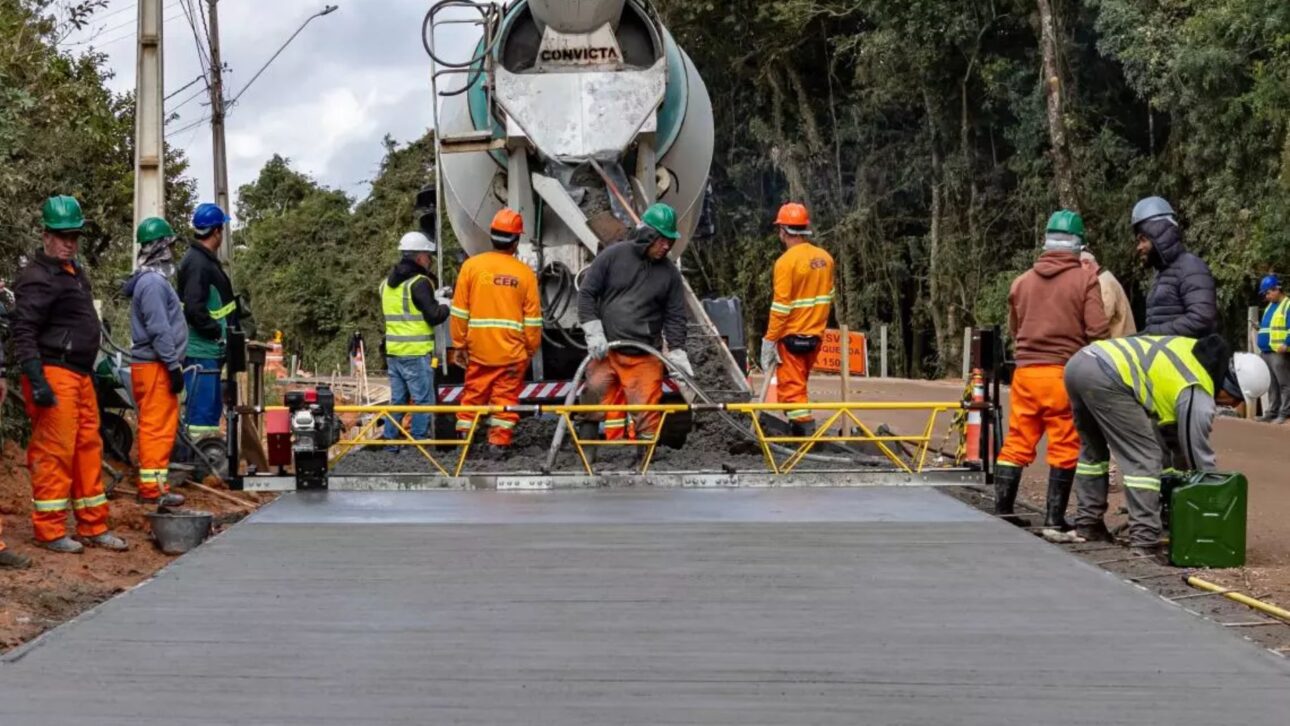 Duplicação da PRC-466 no Paraná avança com pavimento de concreto, whitetopping, nova ponte e investimento de R$ 140 milhões. Obra chega a 87%.