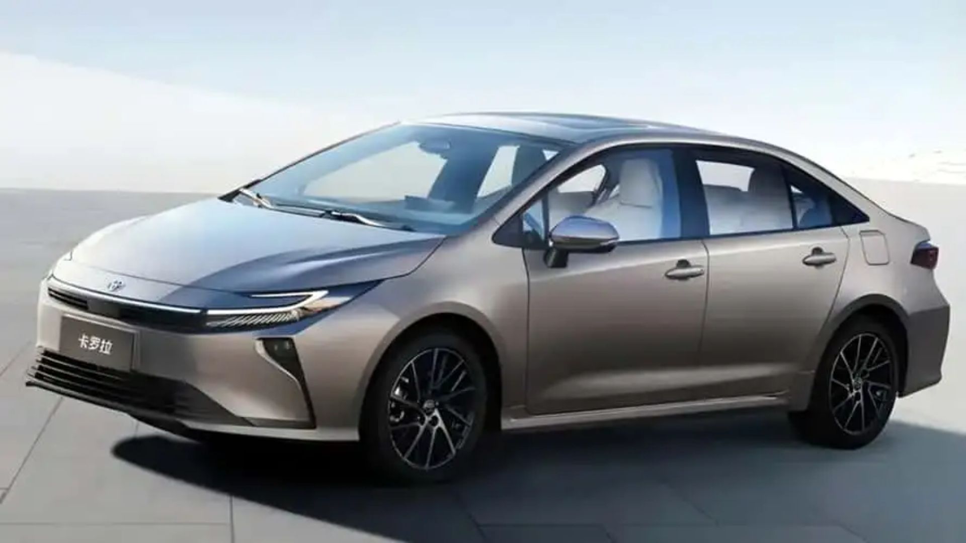 Toyota Corolla 2026 ganha visual inspirado no Prius, entre-eixos de 2,75 m e motor híbrido de 137 cv na China; sem confirmação global.