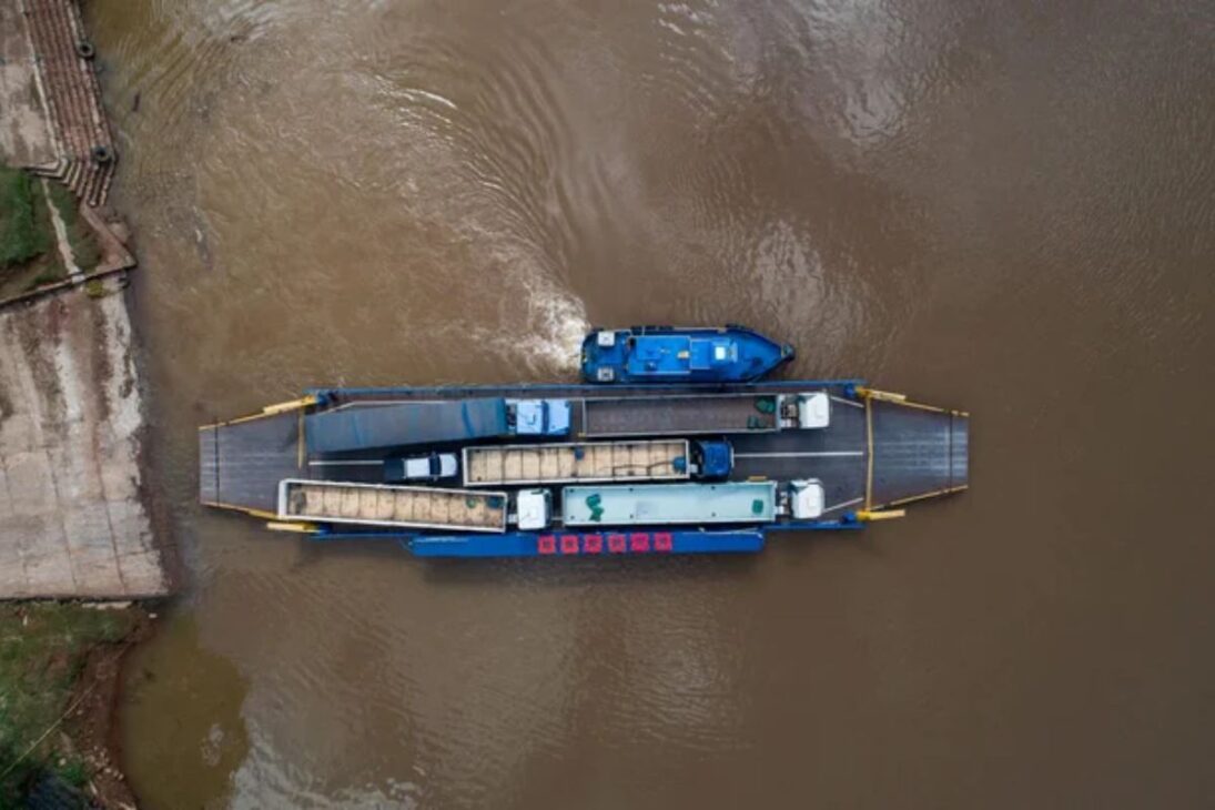 Megaobra entre Brasil e Argentina cria nova ponte sobre o rio Uruguai, reposiciona a fronteira como corredor logístico estratégico e amplia o peso do Brasil no comércio regional.