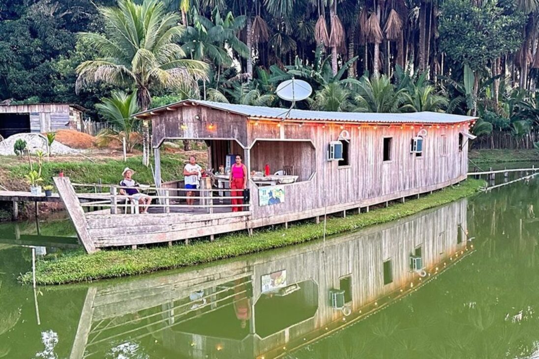Casa barco, Barco, idoso