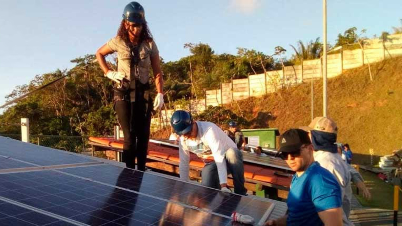 Energia solar chega a jovens do interior do Rio Grande do Norte com projeto do Senai-RN que une qualificação profissional, sustentabilidade e usinas educacionais.