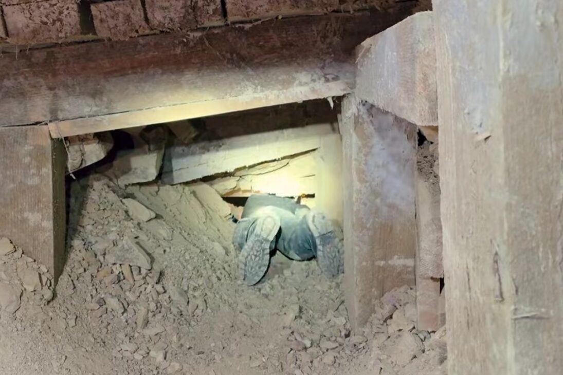 Mina abandonada em Sraordo é acessada após cinco anos de escavações e revela o Túnel Ômega, níveis subterrâneos e estruturas do século XIX soterradas por décadas, abrindo nova fase de exploração histórica.