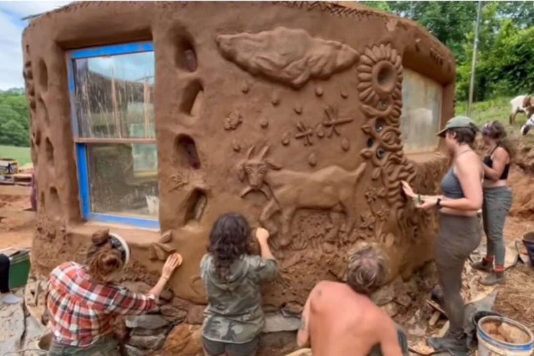 Casa de barro construída do zero mostra como uma casa de barro com piso de terra, reboco de argila e telhado natural transforma conforto e sustentabilidade.