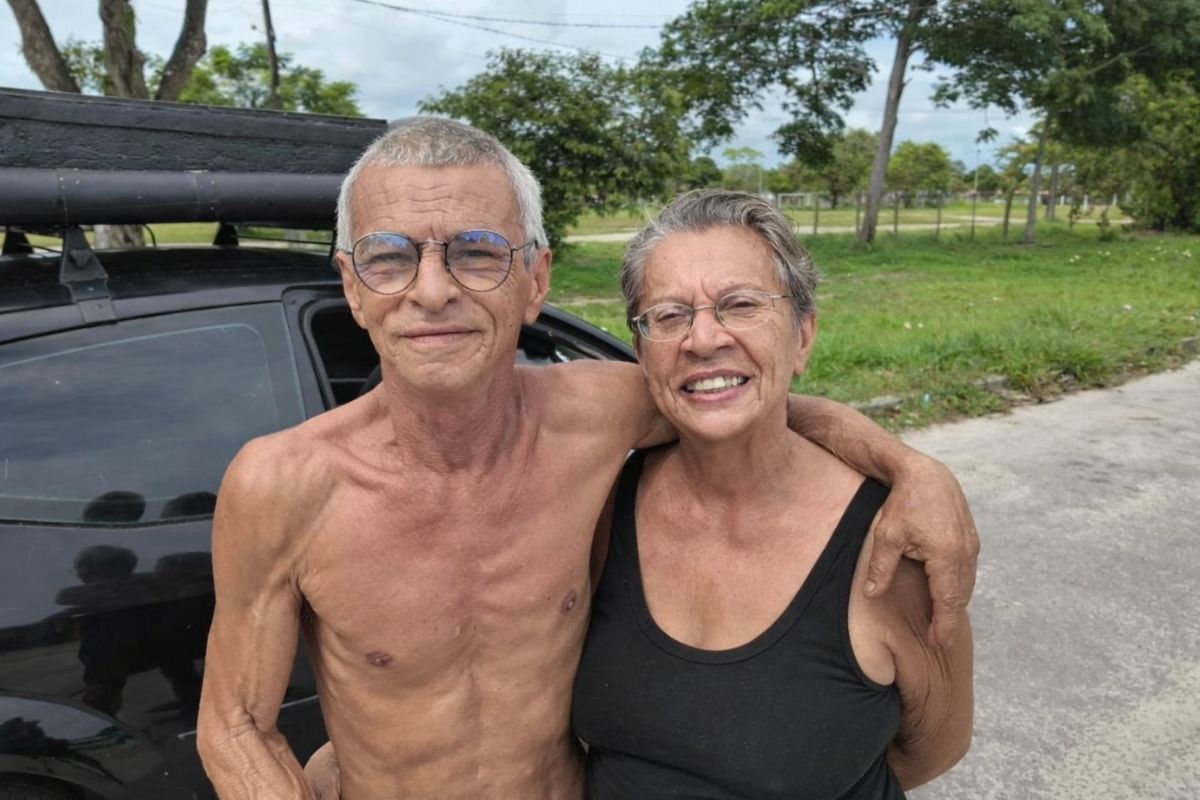 Casal de idosos troca casa por Ford Ka, vive na estrada 70 anos, gasta R$ 20 por mês para cozinhar, improvisa banheiro e prova que coragem vale mais que dinheiro (1)